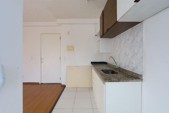 cozinha de apartamento para alugar com 2 quartos, 40m² em Parque Reboucas, São Paulo