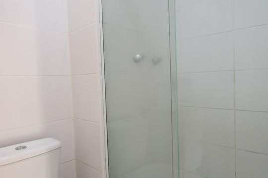 Banheiro de apartamento para alugar com 2 quartos, 40m² em Parque Reboucas, São Paulo