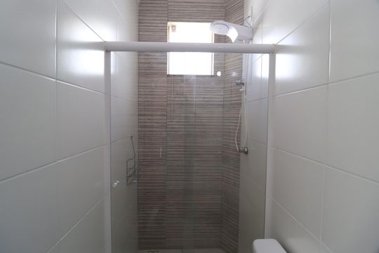 Banheiro do Quarto 3 de apartamento para alugar com 3 quartos, 75m² em Alto Umuarama, Uberlândia