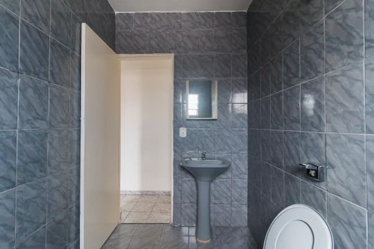 Banheiro de casa para alugar com 2 quartos, 70m² em Vila Aurea, Poá