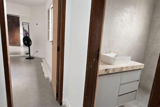 Corredor de casa à venda com 2 quartos, 90m² em Vila Nair, São Paulo