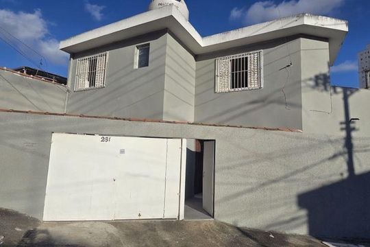 Fachada de casa à venda com 2 quartos, 90m² em Vila Nair, São Paulo