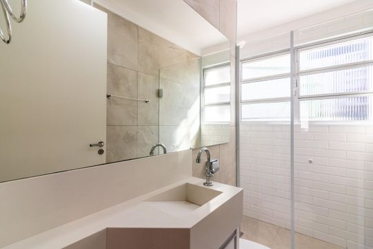 Banheiro de apartamento à venda com 2 quartos, 98m² em Vila Olímpia, São Paulo