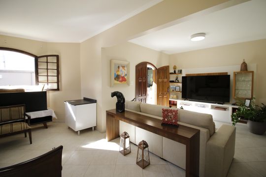 Sala de casa de condomínio à venda com 4 quartos, 310m² em Anil, Rio de Janeiro
