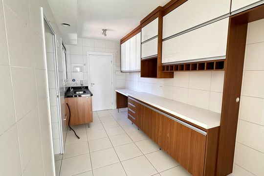 Apartamento para alugar com 3 quartos, 118m² em Jardim das Acacias, São Paulo