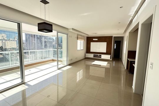 Apartamento para alugar com 3 quartos, 118m² em Jardim das Acacias, São Paulo