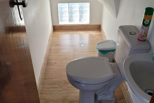Banheiro de casa à venda com 3 quartos, 120m² em Jardim Santo Elias, São Paulo