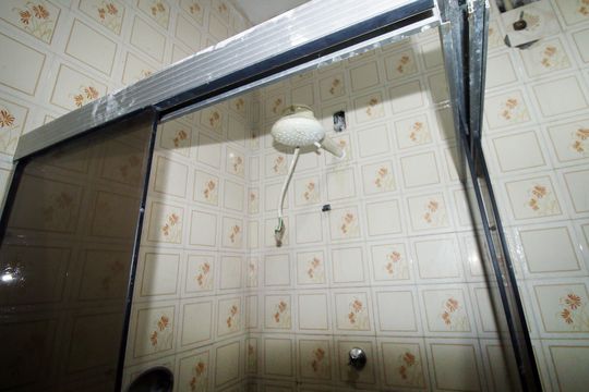 Banheiro de casa à venda com 2 quartos, 70m² em Vigário Geral, Rio de Janeiro