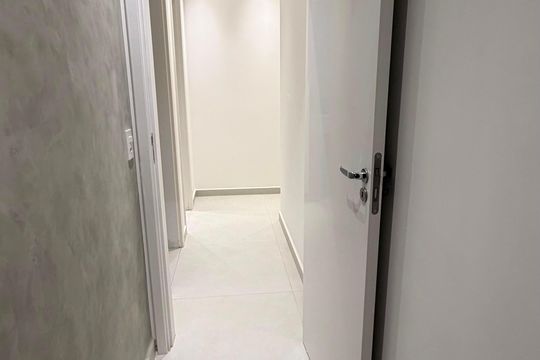 Corredor de apartamento à venda com 2 quartos, 49m² em Vila Nambi, Jundiaí