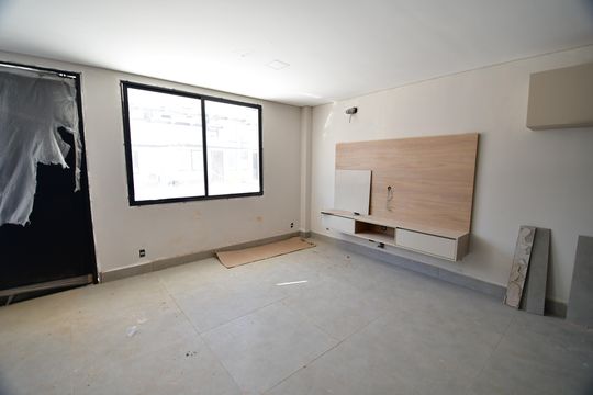 Sala de casa de condomínio à venda com 3 quartos, 130m² em Parque dos Pomares, Campinas