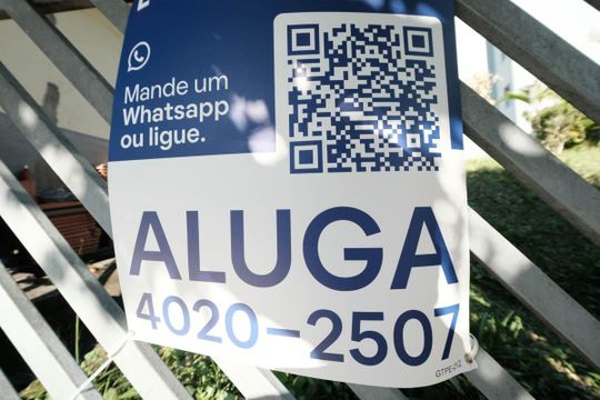 Placa de apartamento para alugar com 2 quartos, 52m² em Vila Silvia, São Paulo