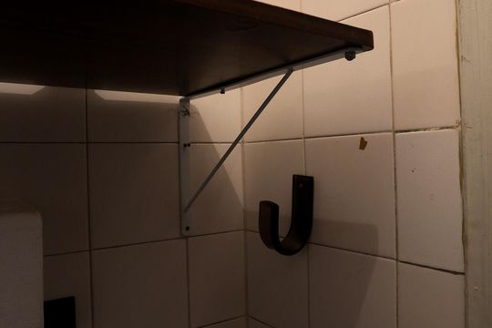 Banheiro de serviço de apartamento para alugar com 3 quartos, 67m² em Santa Efigênia, Belo Horizonte