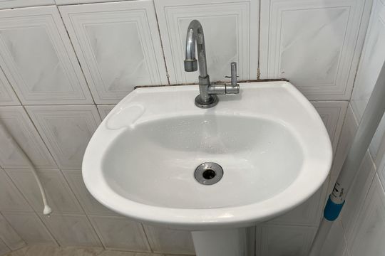 Banheiro de kitnet/studio para alugar com 1 quarto, 34m² em José Menino, Santos