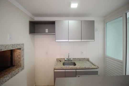 Cozinha de apartamento para alugar com 1 quarto, 40m² em Auxiliadora, Porto Alegre