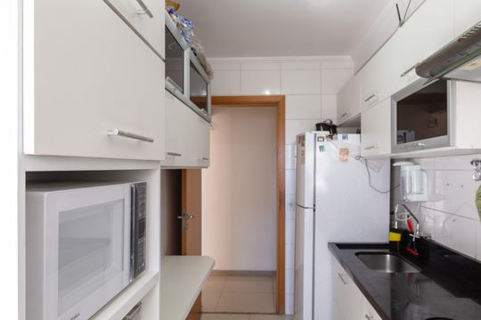 Cozinha de apartamento à venda com 2 quartos, 56m² em Jardim Nova Taboao, Guarulhos