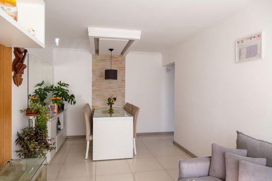 Sala de apartamento à venda com 2 quartos, 56m² em Jardim Nova Taboao, Guarulhos