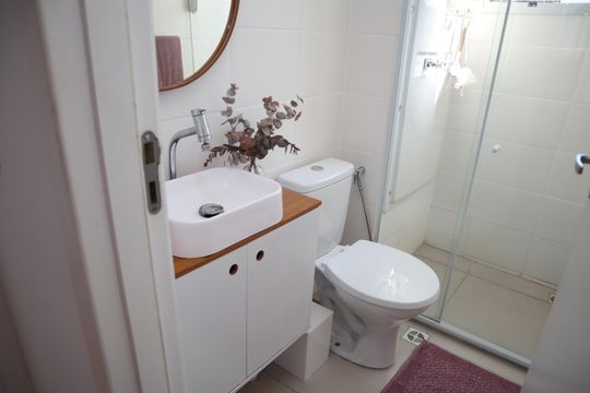 Banheiro social de apartamento à venda com 2 quartos, 44m² em Vargem Grande, Rio de Janeiro