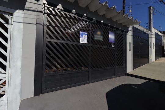 Fachada com a Plaquinha BALD-1034 de casa à venda com 3 quartos, 164m² em Vila Alto de Santo Andre, Santo André