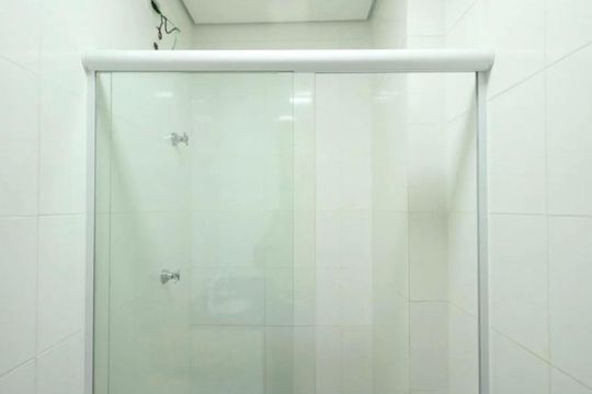 Banheiro de apartamento à venda com 2 quartos, 45m² em Centro, Diadema