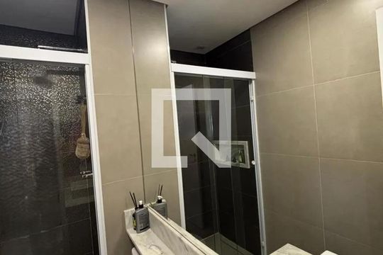 Banheiro de apartamento à venda com 2 quartos, 81m² em Centro, Osasco