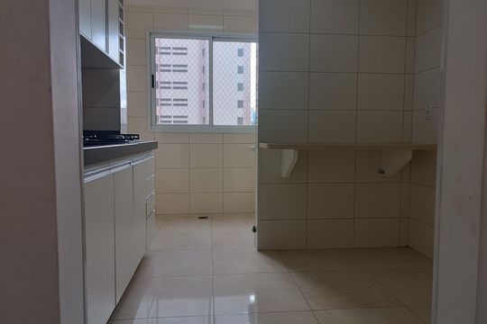 Cozinha de apartamento para alugar com 2 quartos, 72m² em Centro, Jundiaí