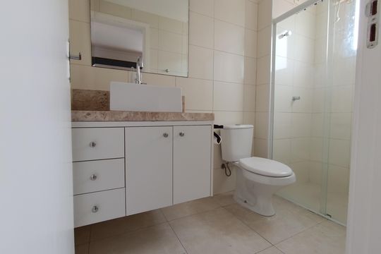 Banheiro de apartamento para alugar com 2 quartos, 72m² em Centro, Jundiaí