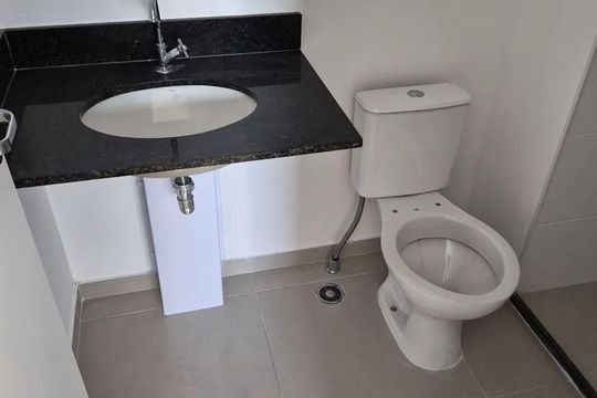Banheiro de kitnet/studio para alugar com 1 quarto, 29m² em Vila Clementino, São Paulo