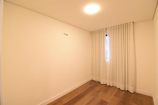 Quarto 2 de apartamento à venda com 2 quartos, 46m² em Centro, Curitiba