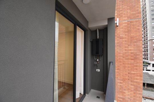 Sacada  de apartamento à venda com 2 quartos, 46m² em Centro, Curitiba
