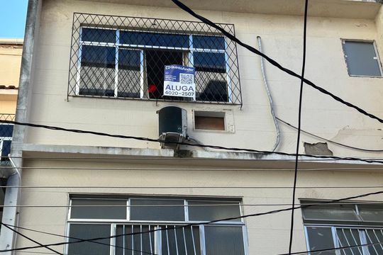Fachada + placa de apartamento para alugar com 2 quartos, 140m² em Méier, Rio de Janeiro