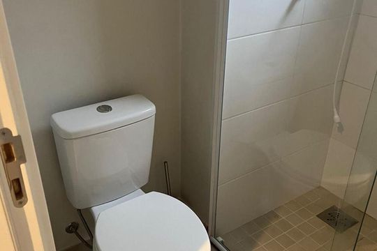 Banheiro de kitnet/studio para alugar com 1 quarto, 40m² em Vila Itapura, Campinas