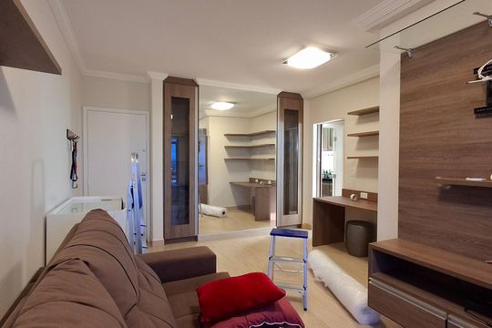 Sala de apartamento à venda com 1 quarto, 79m² em Cambuí, Campinas