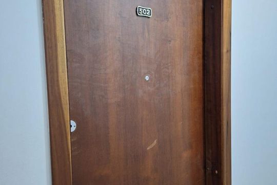 Porta de entrada de apartamento à venda com 1 quarto, 35m² em Centro, Curitiba