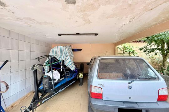 Garagem  de casa à venda com 3 quartos, 110m² em Campo Grande, São Paulo