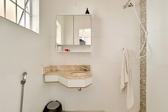 Banheiro de Serviço  de casa à venda com 3 quartos, 110m² em Campo Grande, São Paulo