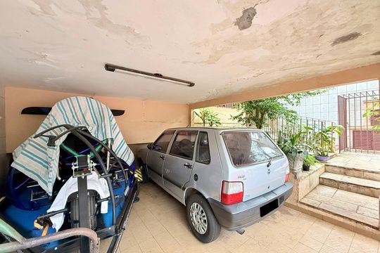 Garagem  de casa à venda com 3 quartos, 110m² em Campo Grande, São Paulo
