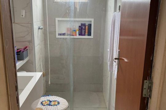 Banheiro de apartamento à venda com 2 quartos, 50m² em Santíssimo, Rio de Janeiro