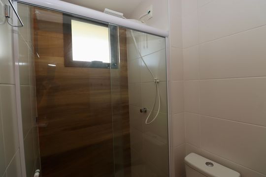 Banheiro de kitnet/studio para alugar com 1 quarto, 22m² em Caminho das Árvores, Salvador