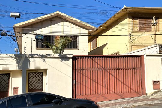 Fachada de casa à venda com 8 quartos, 350m² em Barroca, Belo Horizonte