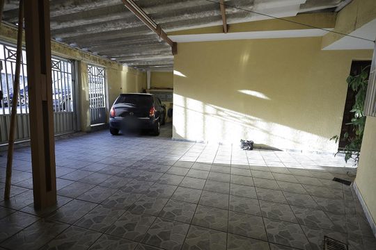 Garagem de casa à venda com 3 quartos, 196m² em Vila Linda, Santo André