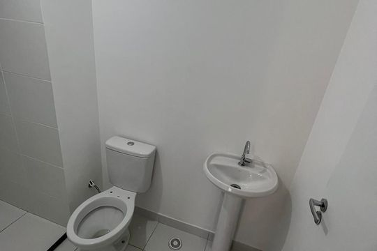 Banheiro de apartamento para alugar com 1 quarto, 27m² em Brás, São Paulo