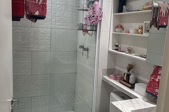 Banheiro de apartamento à venda com 2 quartos, 49m² em Jardim Bela Vista, Guarulhos