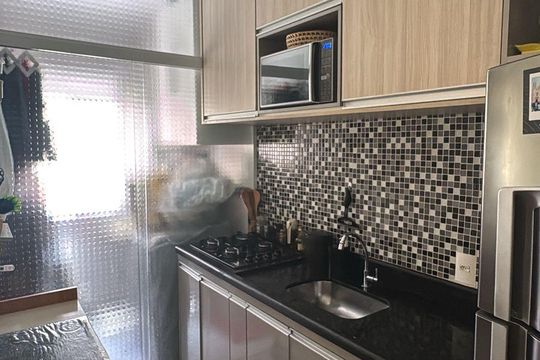 Cozinha de apartamento à venda com 2 quartos, 49m² em Jardim Bela Vista, Guarulhos