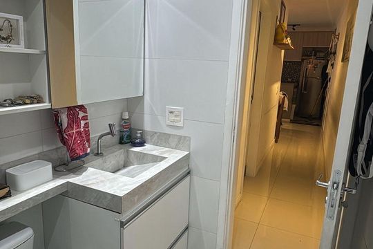 Banheiro de apartamento à venda com 2 quartos, 49m² em Jardim Bela Vista, Guarulhos