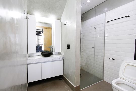 Banheiro de kitnet/studio à venda com 1 quarto, 30m² em Santo Agostinho, Belo Horizonte