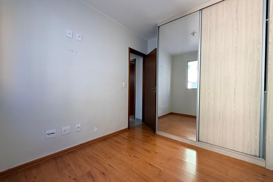 Quarto de apartamento à venda com 2 quartos, 90m² em Manacás, Belo Horizonte