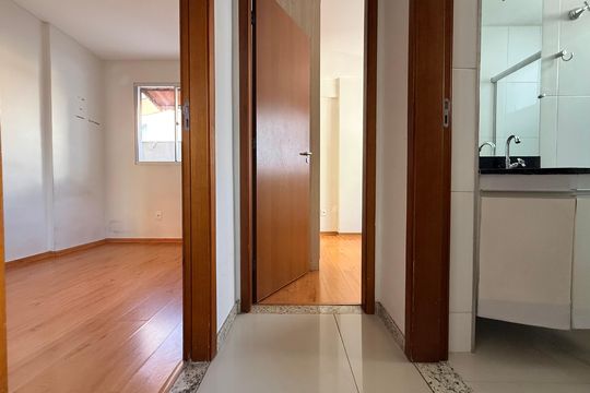 Corredor de apartamento à venda com 2 quartos, 90m² em Manacás, Belo Horizonte
