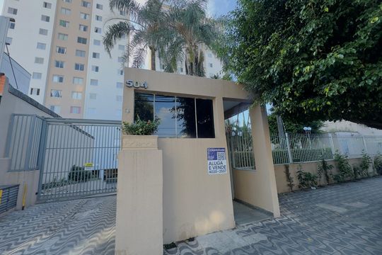 Placa instalada na fachada do imóvel  de apartamento à venda com 2 quartos, 60m² em Macedo, Guarulhos