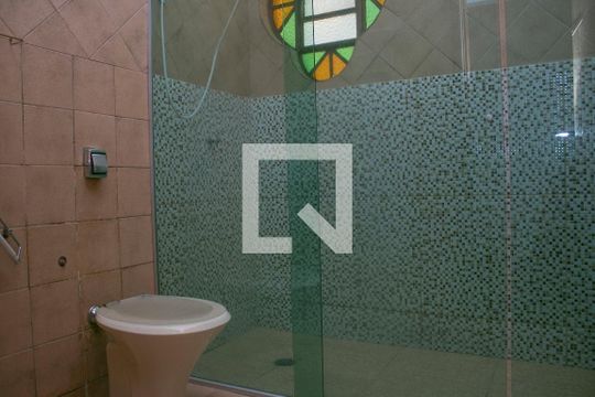 Casa para alugar com 4 quartos, 400m² em Cachoeirinha, Belo Horizonte