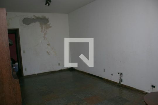 Casa para alugar com 4 quartos, 400m² em Cachoeirinha, Belo Horizonte